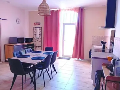 Cuisine ou kitchenette dans l'établissement Gite tafan