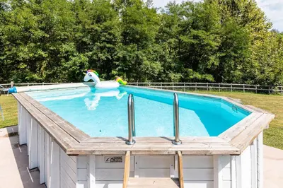 Piscine de l'établissement Harria ou située à proximité