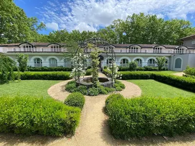 Jardin de l'établissement Escapade grenadoise