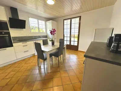 Cuisine ou kitchenette dans l'établissement Gite jean de nasse