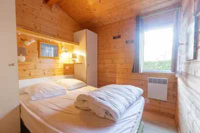 Un ou plusieurs lits dans un hébergement de l'établissement Chalet 213 en lisière de forêt