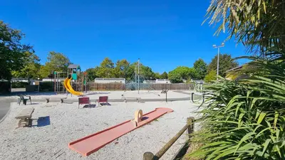 Aire de jeux pour enfants de l'établissement Mobil-home 565 tout confort camping SIBLU 4 étoiles