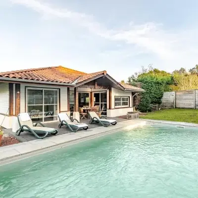 105 m villa near the ocean with pool and garden
