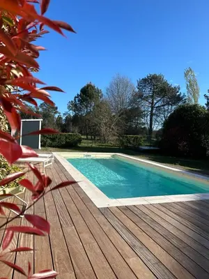 Piscine de l'établissement maison au calme sur le golf avec piscine privée ou située à proximité