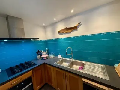 Cuisine ou kitchenette dans l'établissement Plaisirs de Mer
