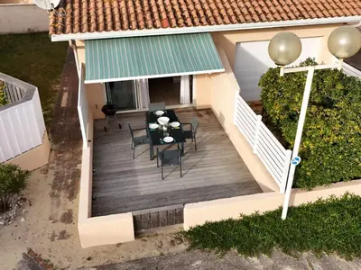 Balcon ou terrasse dans l'établissement Maison rénovée 2023 à 2 pas de l'océan avec terrasse et WIFI - FR-1-831-15