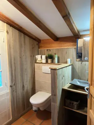 Salle de bains dans l'établissement Ferme landaise avec Piscine , 4 chambres