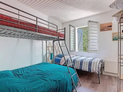 Un ou plusieurs lits dans un hébergement de l'établissement Villa à Vieux-Boucau pour 10 pers, proche océan, avec terrasse - FR-1-857-4