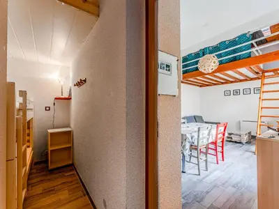 Coin salon dans l'établissement Charmant appartement 4 pers, parking, Wi-Fi, proche océan - FR-1-521-263