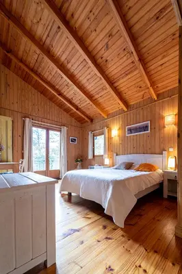 Un ou plusieurs lits dans un hébergement de l'établissement Ravissante villa tout bois avec piscine chauffée