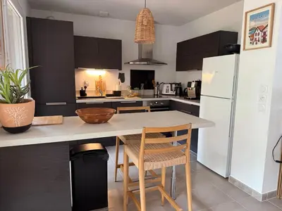 Cuisine ou kitchenette dans l'établissement La petite Marensine T3 duplex