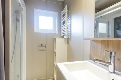 Salle de bains dans l'établissement Chalet 809 tout confort en lisière de forêt