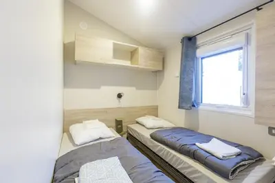 Un ou plusieurs lits dans un hébergement de l'établissement Mobil home 408 tout confort