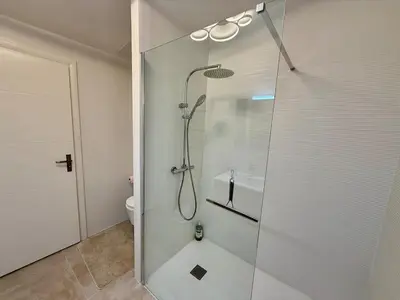 Salle de bains dans l'établissement Charmant duplex parking proche Arcachon