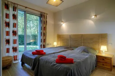 Un ou plusieurs lits dans un hébergement de l'établissement Demeure d'exception sur le Golf De Biscarrosse avec piscine chauffée