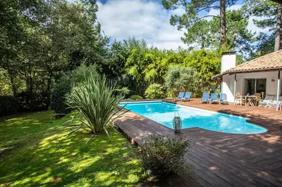 Piscine de l'établissement Demeure d'exception sur le Golf De Biscarrosse avec piscine chauffée ou située à proximité