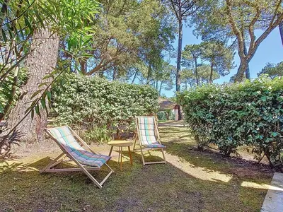 Jardin de l'établissement Appartement T2 avec terrasse et jardin privatif - FR-1-379-185