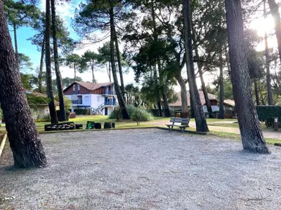 Jardin de l'établissement Appartement T2 avec terrasse et jardin privatif - FR-1-379-185
