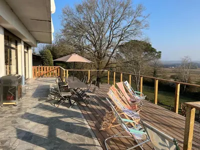 Balcon ou terrasse dans l'établissement Gîte de Monplaisir, Pomarez