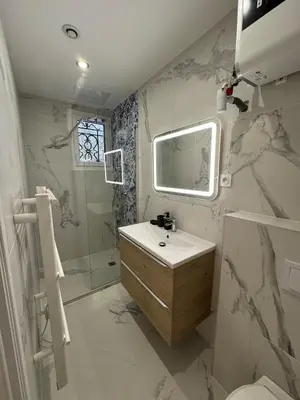 Salle de bains dans l'établissement Le New Daily, 500m du centre de Dax