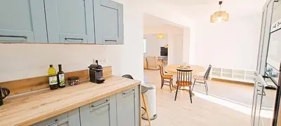 Cuisine ou kitchenette dans l'établissement Villa Graine des pins, 14 personnes, proche Océan