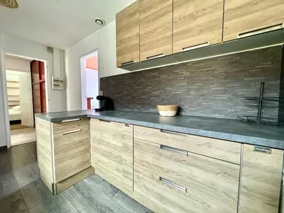 Cuisine ou kitchenette dans l'établissement Maison de vacances idéalement située 6pers