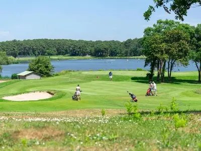 Golf sur le terrain de l'appartement ou à proximité
