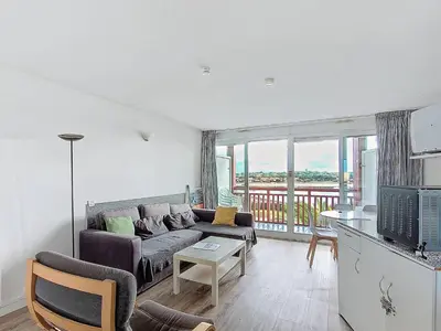 Coin salon dans l'établissement T3 pour 6 pers. avec terrasse et vue sur lac à Vieux-Boucau - FR-1-857-27