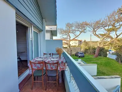 Balcon ou terrasse dans l'établissement T3 proche plage avec terrasse et Wi-Fi pour 4 personnes - FR-1-857-36