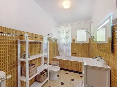 Salle de bains dans l'établissement Villa pour 6 pers à Moliets avec animaux admis - FR-1-857-28