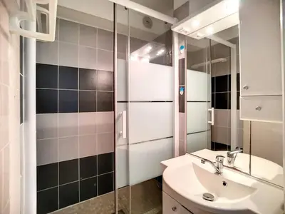 Salle de bains dans l'établissement Vieux Boucau : Appartement T2 4 pers avec parking - FR-1-857-33