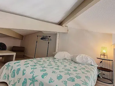 Un ou plusieurs lits dans un hébergement de l'établissement Appartement T2 pour 6 pers avec piscine - FR-1-857-40