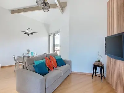Télévision ou salle de divertissement dans l'établissement Appartement T2 pour 6 pers avec piscine - FR-1-857-40