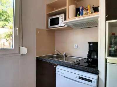 Cuisine ou kitchenette dans l'établissement Soustons Plage - Villa Duplex 6 pers avec terrasse - FR-1-857-32
