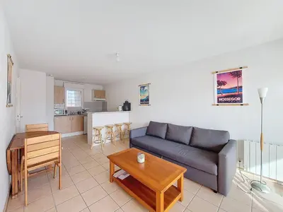 Cuisine ou kitchenette dans l'établissement Appartement cosy T2 avec balcon, animaux acceptés, parking privé - FR-1-857-31