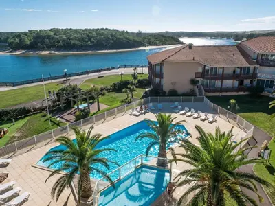 Piscine de l'établissement T2 4 pers avec terrasse, parking et piscine à Vieux Boucau - FR-1-857-42 ou située à proximité
