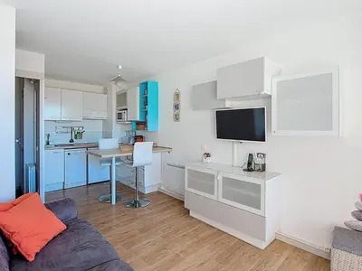 Cuisine ou kitchenette dans l'établissement T2 4 pers avec terrasse, parking et piscine à Vieux Boucau - FR-1-857-42