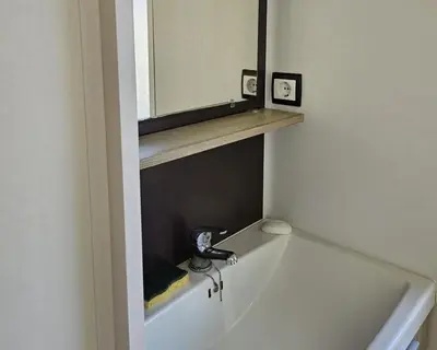 Salle de bains dans l'établissement La Plage 4 étoiles à MIMIZAN emplacement E07 3CH 1SDB 6 personnes