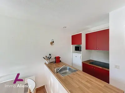 Cuisine ou kitchenette dans l'établissement Maison 6 pers, terrasse, animaux admis, Moliets-et-Maa - FR-1-857-46