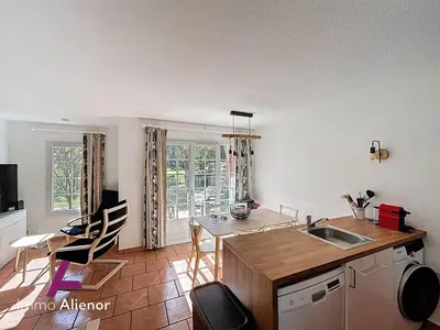 Cuisine ou kitchenette dans l'établissement Maison 6 pers, terrasse, animaux admis, Moliets-et-Maa - FR-1-857-46