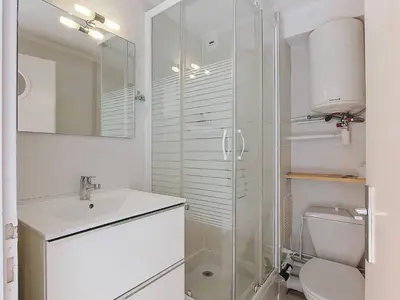 Salle de bains dans l'établissement Appartement T2 Soustons Plage - 4 pers - FR-1-857-49