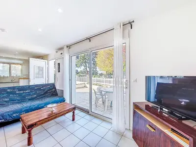Télévision ou salle de divertissement dans l'établissement Holiday Home Laplace by Interhome