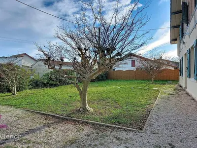 Jardin de l'établissement Villa spacieuse à Vieux-Boucau, 5 chambres, parking, animaux acceptés - FR-1-857-48