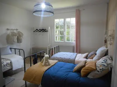 Un ou plusieurs lits dans un hébergement de l'établissement maison des muriers au calme