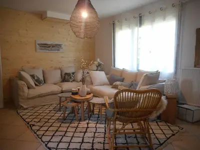 Coin salon dans l'établissement maison des muriers au calme