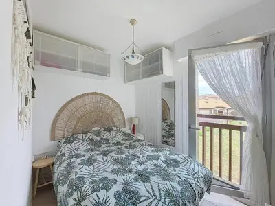 Un ou plusieurs lits dans un hébergement de l'établissement Appartement T2 avec Piscine à Vieux-Boucau - FR-1-857-52