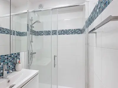 Salle de bains dans l'établissement Appartement T2 avec Piscine à Vieux-Boucau - FR-1-857-52