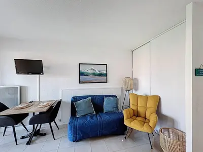Télévision ou salle de divertissement dans l'établissement Appartement T2 avec Piscine à Vieux-Boucau - FR-1-857-52