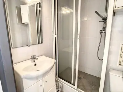 Salle de bains dans l'établissement Soustons Plage - T2, 4 pers, Animaux admis, Parking - FR-1-857-55