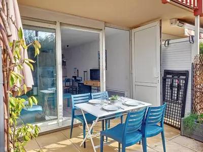 Balcon ou terrasse dans l'établissement Studio cabine 4 pers avec terrasse à Vieux Boucau - FR-1-857-53